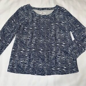 Vineyard Vines top size 8 blue and white blouse lined